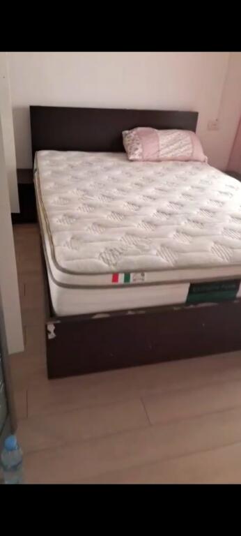 Jepet me qera apartamet 1+1 ne fillim te Komunes se Parisit, rruga Muhamet Gjollesha.