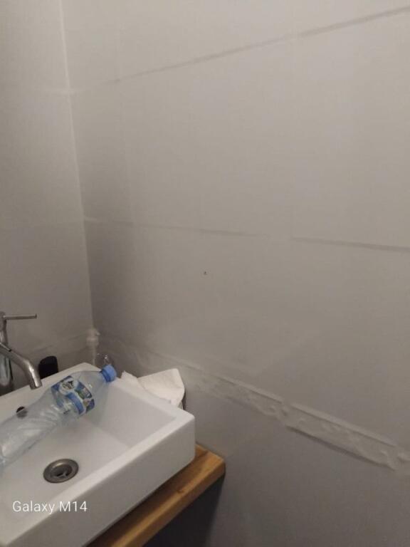 SHOP FOR RENT 33 M2 ELBASAN ROAD 500 EURO