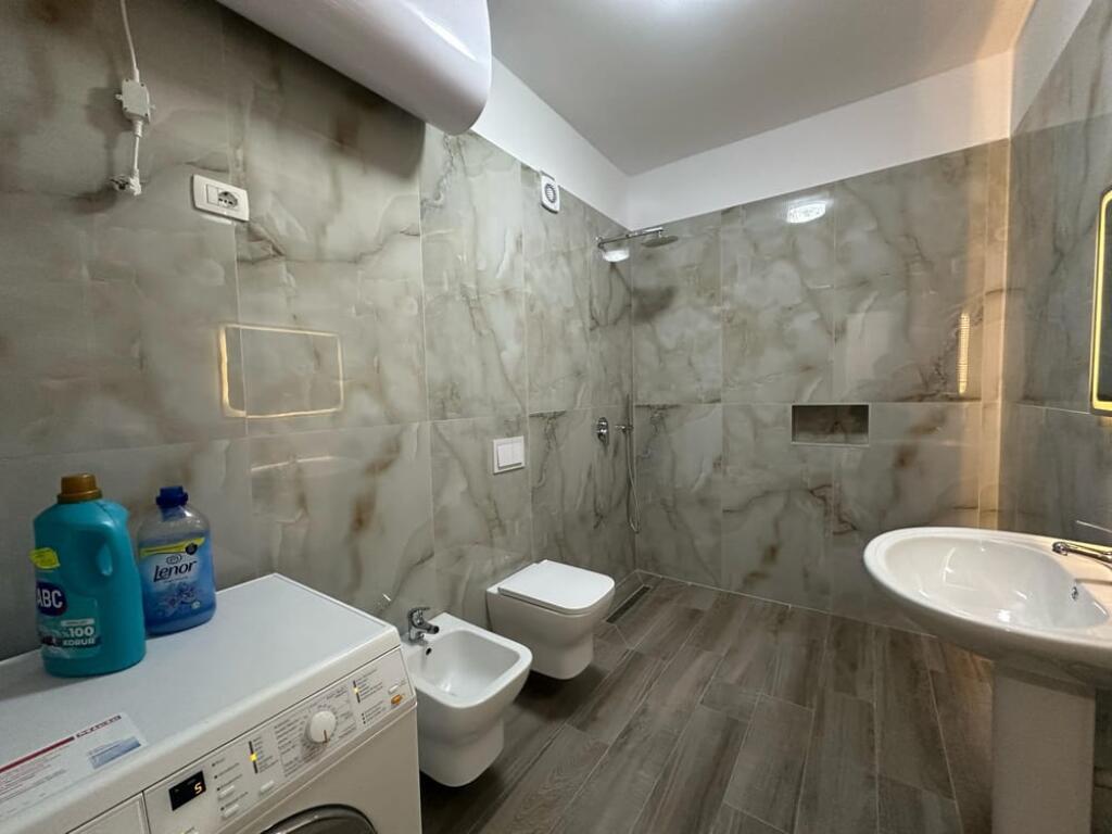 APPARTAMENTO 1+1+2 BALCONI IN AFFITTO 📍Rruga 5 Maji