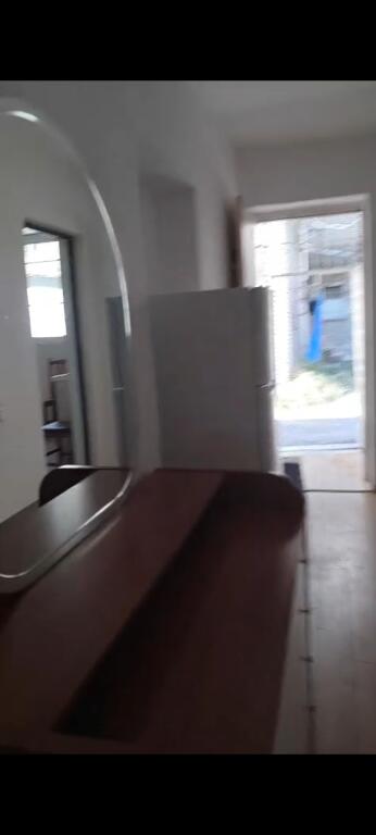Jepet me qera apartamet 1+1 ne fillim te Komunes se Parisit, rruga Muhamet Gjollesha.
