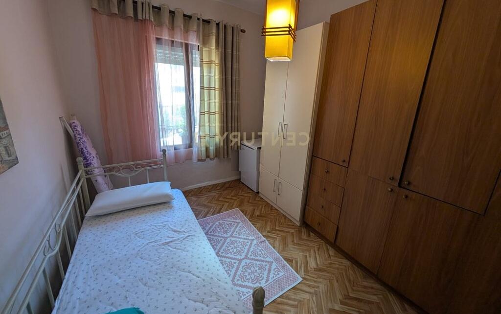 Apartament 2+1 për qira pranë stadiumit Dinamo