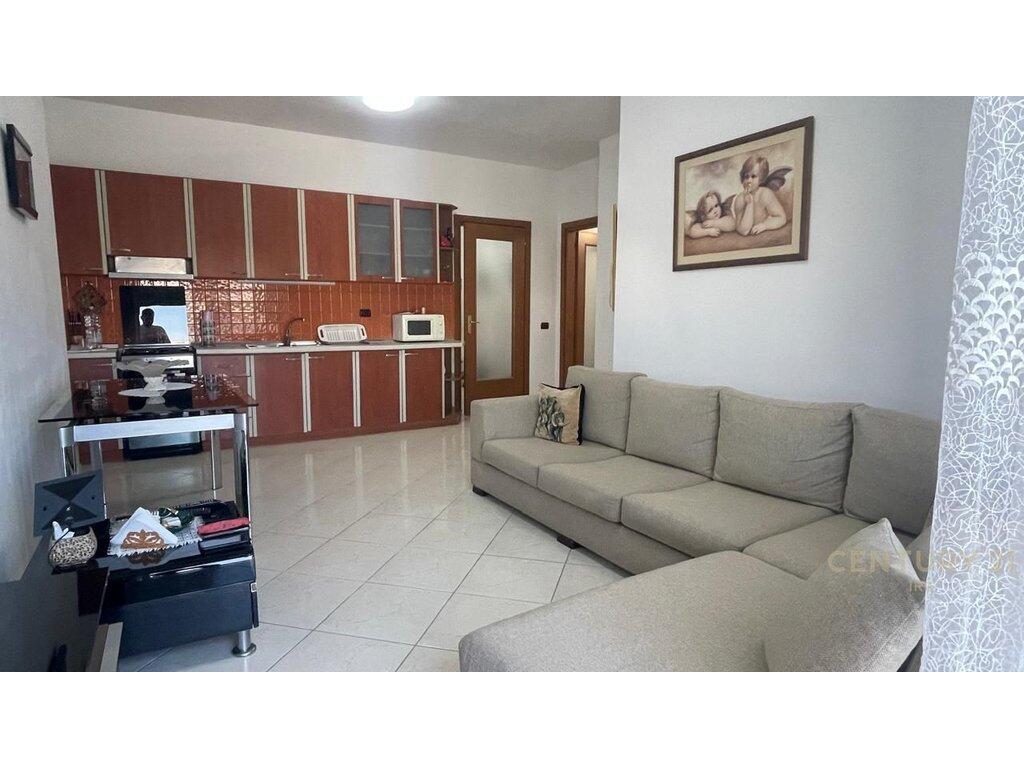 I am selling a 2+1+2 apartment, 99m near Brryli!