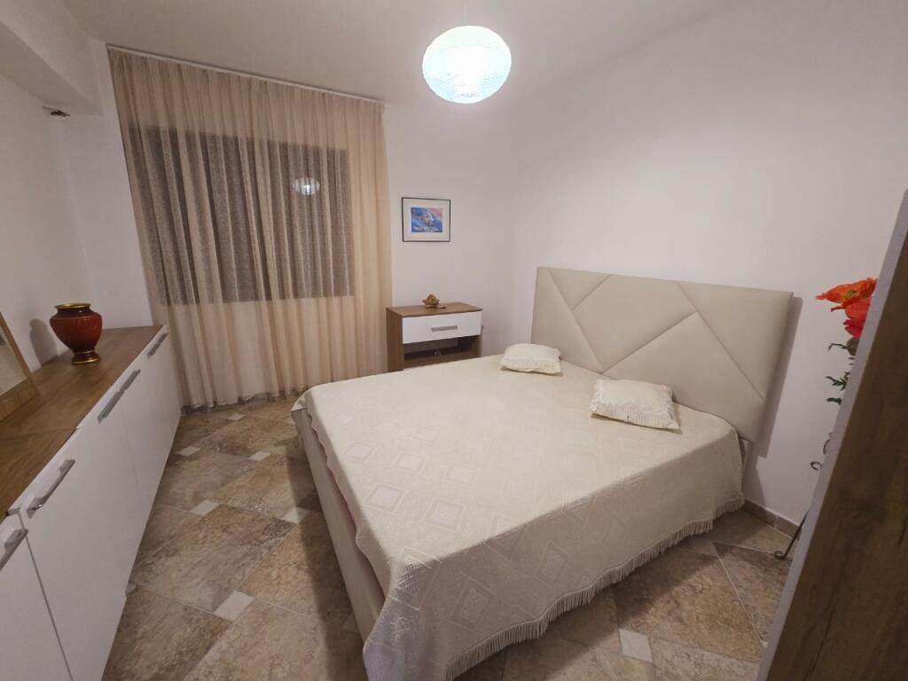 SUPER APARTAMENT ME QERA PRANE STADIUMIT DURRES
