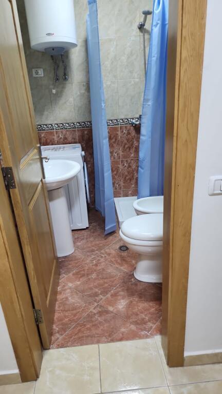 Appartamento per ufficio 3+1 in affitto in Bulevard Gjergj Fishta!