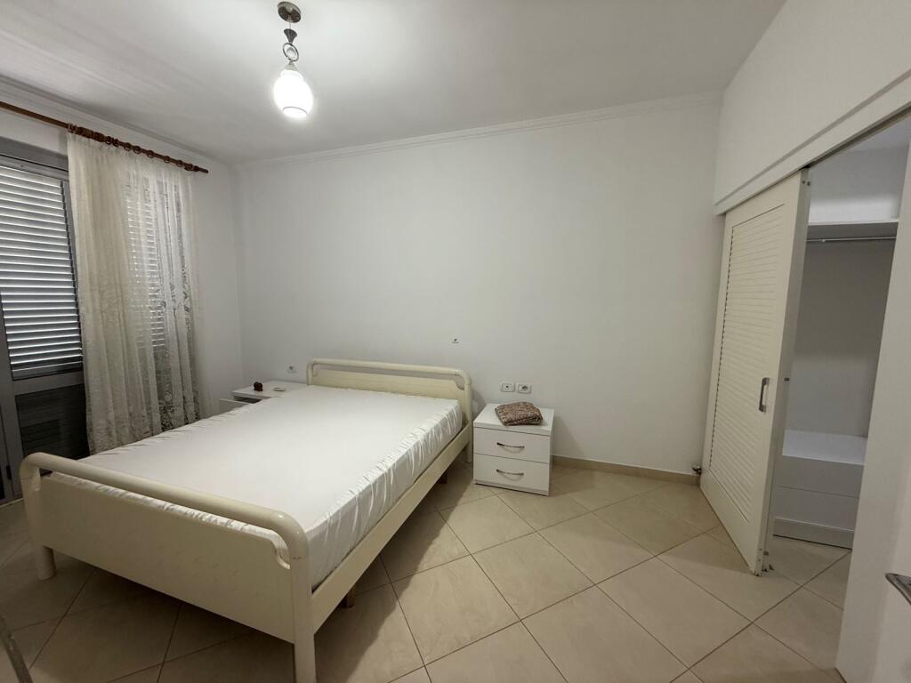 APARTAMENT ME QERA 2+1 CASA ITALIA 400 EURO