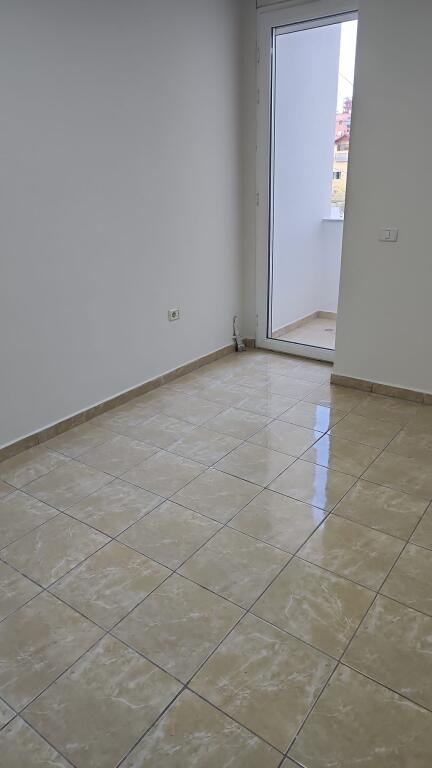 Appartamento per ufficio 3+1 in affitto in Bulevard Gjergj Fishta!