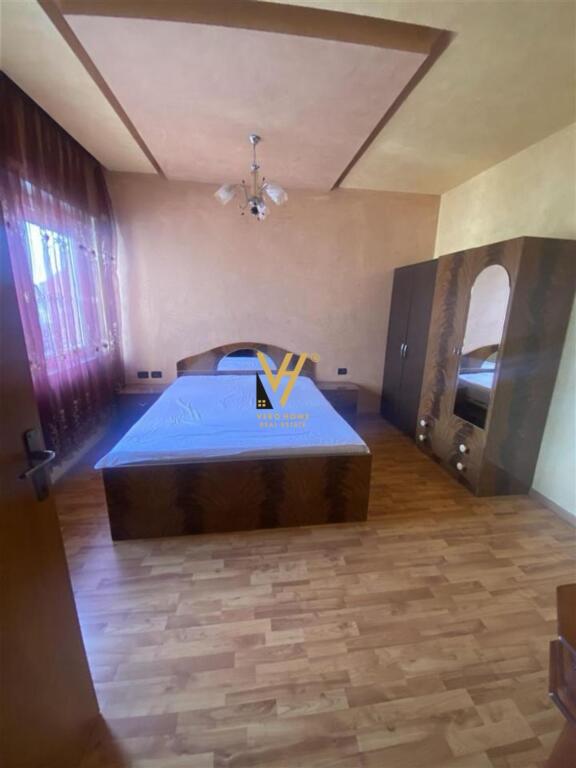 APARTAMENT 3+1+BLK ME QERA TE BRRYLI 800 EURO