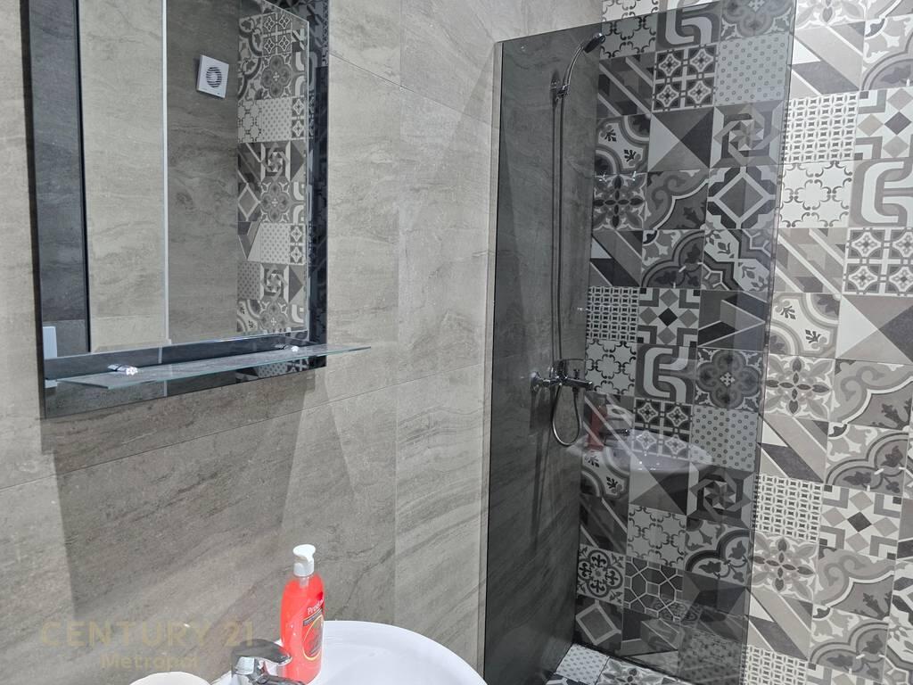 🏡 Apartment 2+1+2 with Parking Space for Rent – Pazari i Ri, Tirana