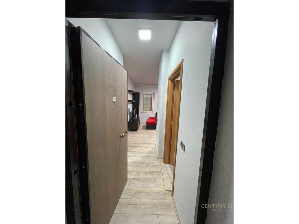 JEPET ME QIRA APARTAMENT 1+1+ VERANDE TEK RRUGA E ULLISHTES!