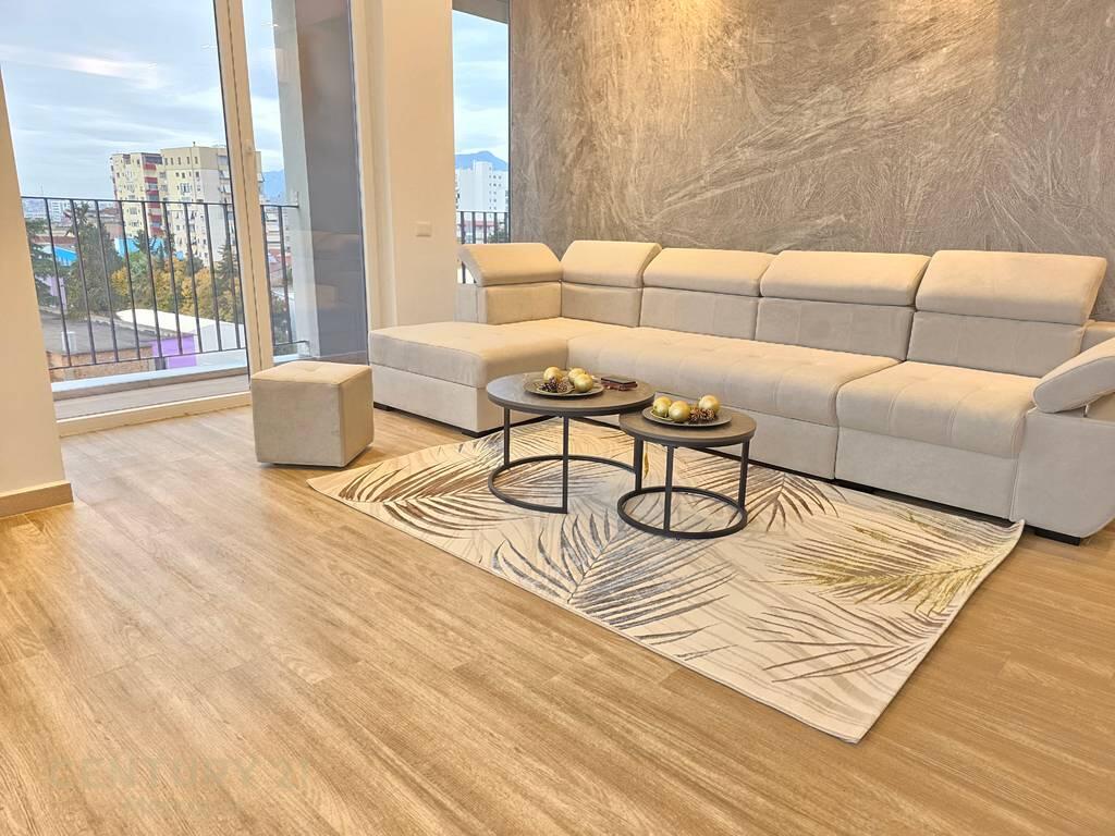 🏡 Apartment 2+1+2 with Parking Space for Rent – Pazari i Ri, Tirana