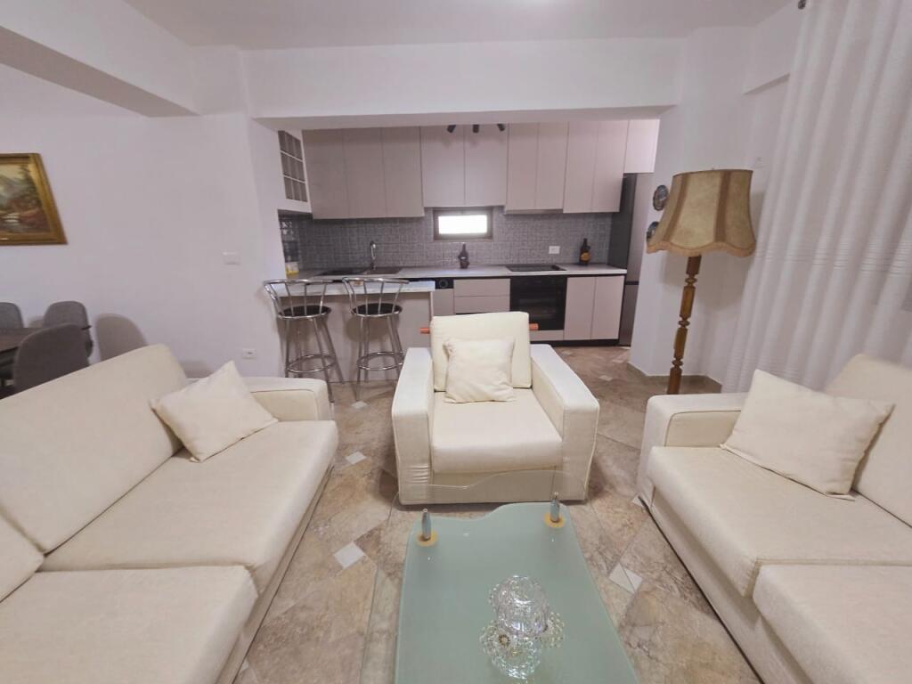 SUPER APARTAMENT ME QERA PRANE STADIUMIT DURRES