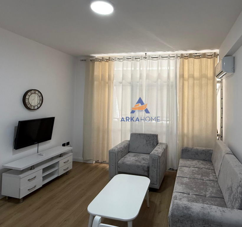 JEPET APARTAMENT ME QERA 1+1+BALLKON "VILA L 2021,UNAZA E RE" 450 EURO.