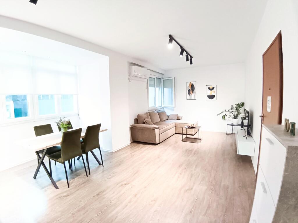 Apartament 1+1 për qira pranë Optika Roma, Pazari ri.
