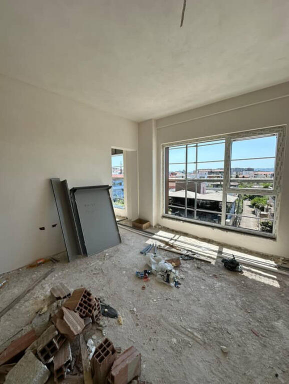 SHES APARTAMENT 2+1 BULEVARDI RI TIRANE
