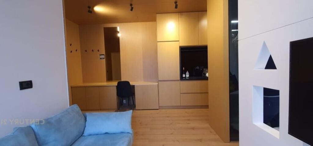 STUDIO ME QIRA TEK 21 DHJETORI