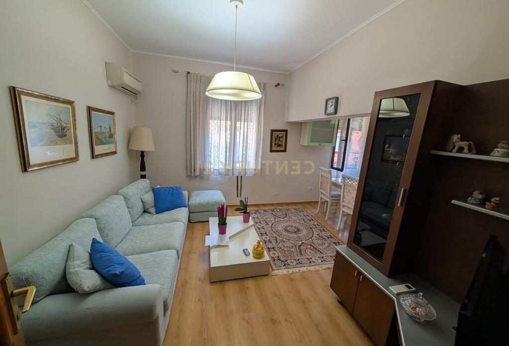 Apartament 2+1 për qira pranë stadiumit Dinamo
