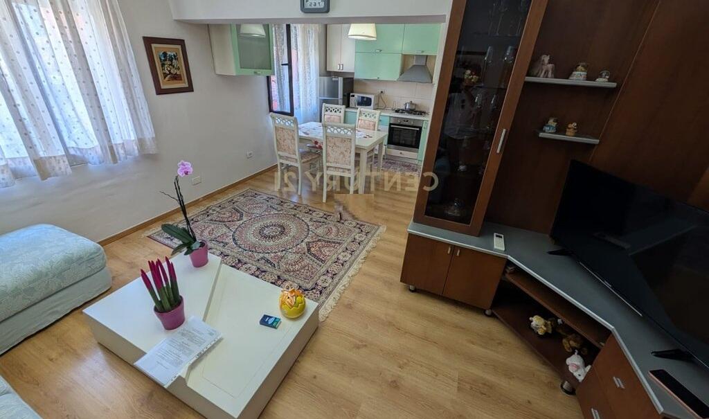 Apartament 2+1 për qira pranë stadiumit Dinamo