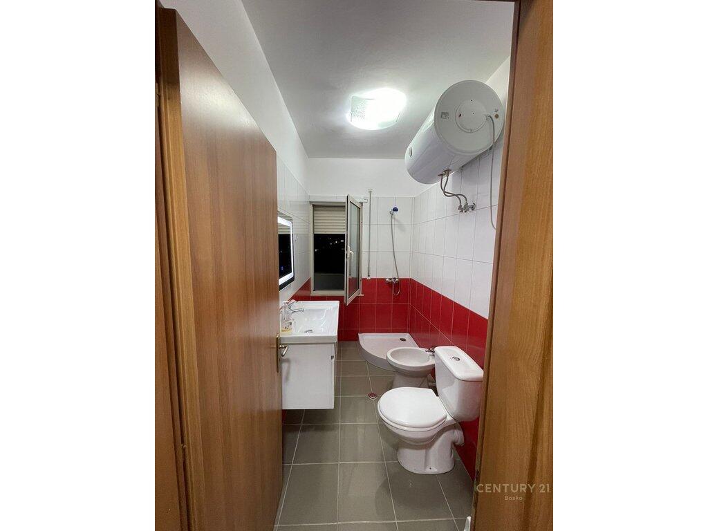 JEPET ME QIRA APARTAMENT 1+1+ VERANDE TEK RRUGA E ULLISHTES!