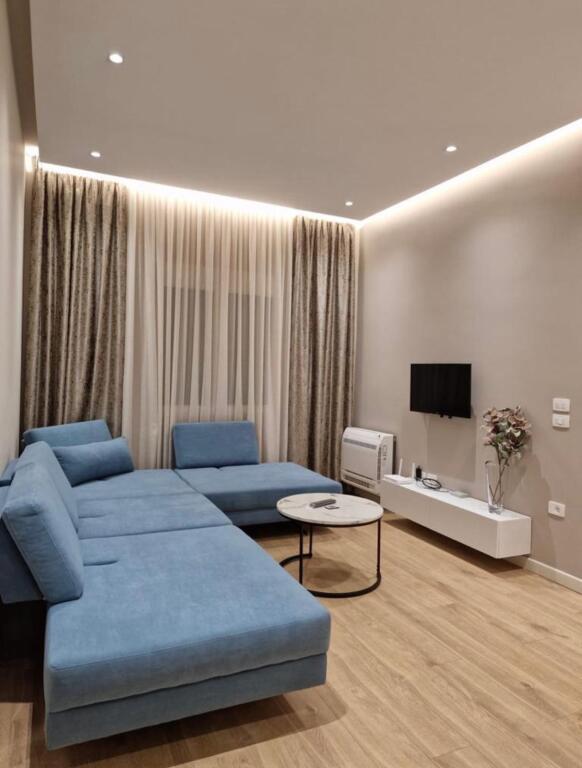 TWO APARTMENTS FOR RENT IN THE HEART OF THE BLOCK. SUITABLE FOR AIR BNB