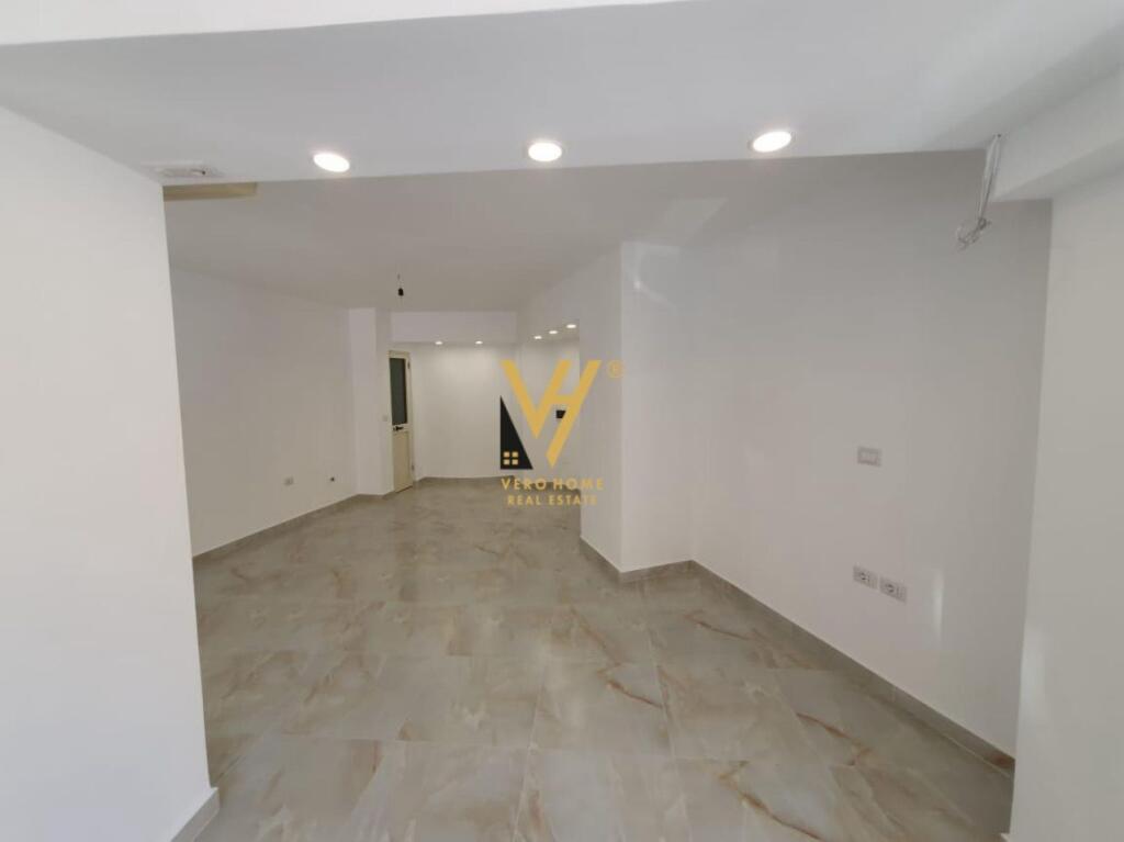 SHOP FOR RENT 40 M2 AT THE BEGINNING OF ELBASAN STREET 70,000 LEK
