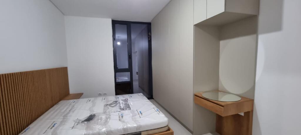 Jepet apartament 2+1+2 perballe Amerikan 3, rr Konferenca e Pezës, pjeserisht i mobiluar.