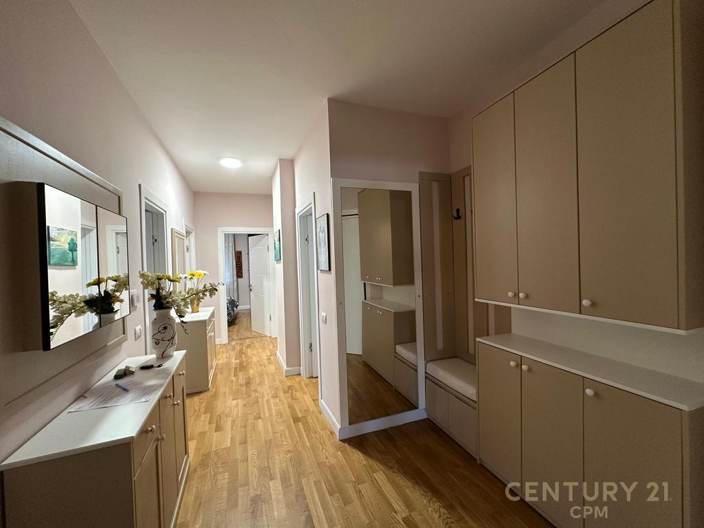 Tek Shallvaret Shesim Apartament 3+1+2!