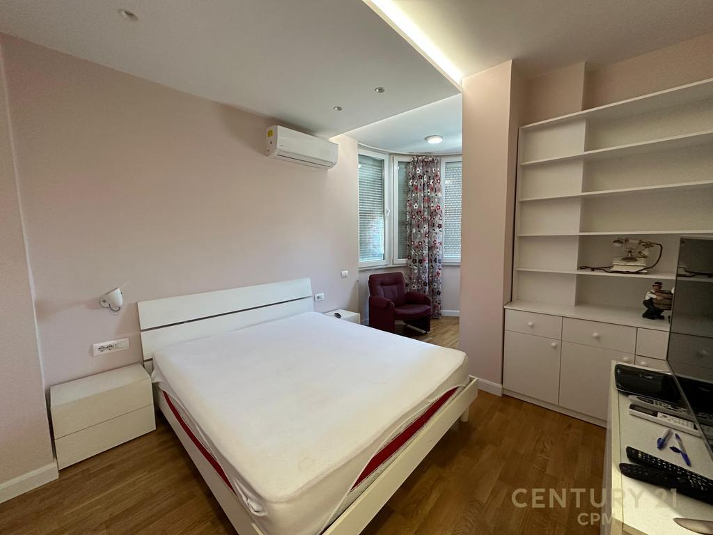 Tek Shallvaret Shesim Apartament 3+1+2!