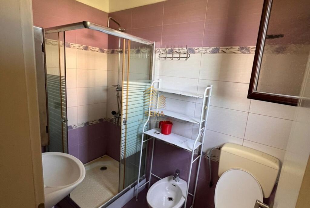 Affitto, Ingresso privato 1+1+ Terrazza, Qsut, 400 Euro/Mese