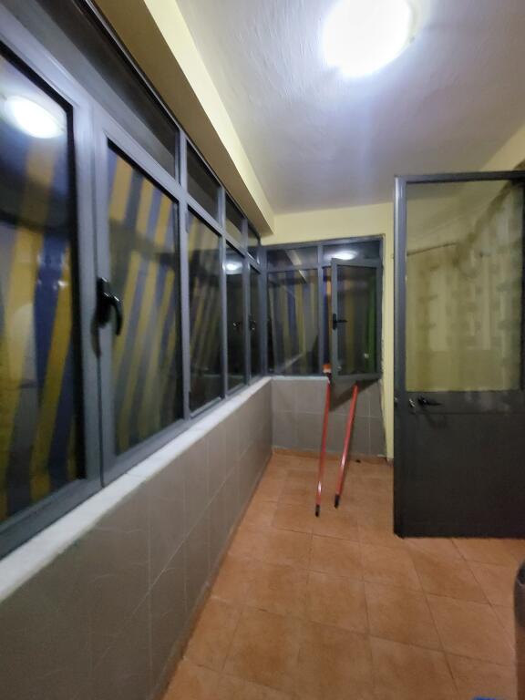Jepet me qera Apartamenti 1+1, rruga Ndre Mjeda, Ish Parku