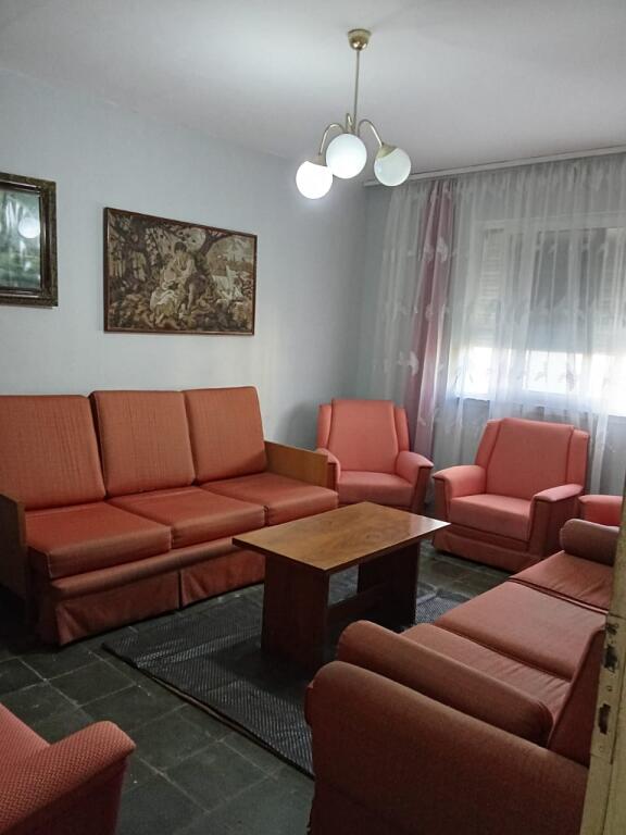 Jepet me qera Apartamenti 2+1 , Pediatria