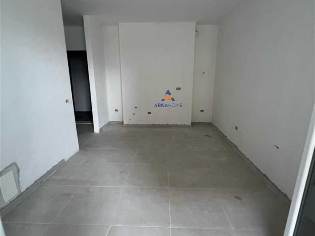 VENDESI APPARTAMENTO 1+1+BALCONE "COMPLESSO UNIVERS CITY TIRANA" 68.000 EURO.
