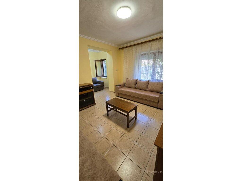 SHITET APARTAMENT 2+1+2 PRANË RRUGËS FORTUZI – LOKACION STRATEGJIK!