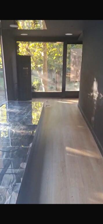 JEPET ME QERA  AMBJENT BIZNESI 100M2 2000 EURO BLLOKU