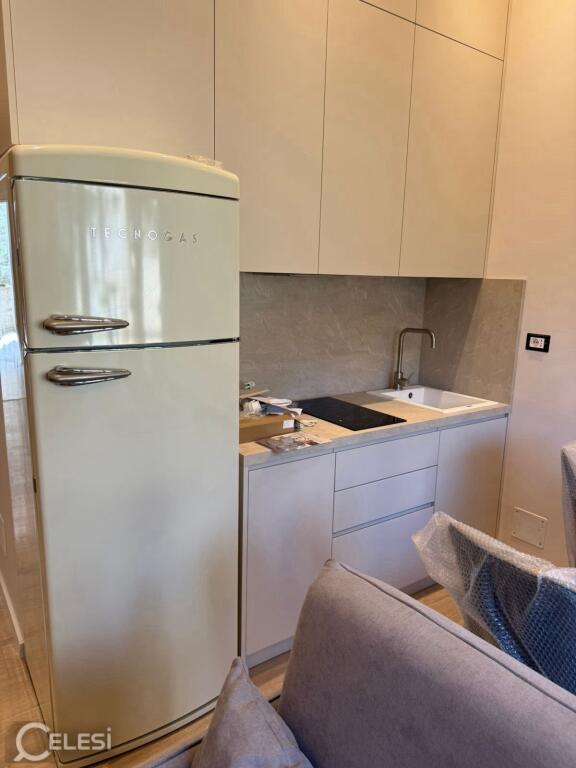 AFFITTASI APPARTAMENTO 1+1 900 EURO  VIA DIBRA