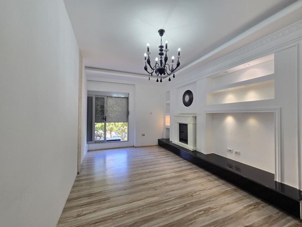 UFFICIO IN AFFITTO 85M2 XHAMLLIK 650 EURO