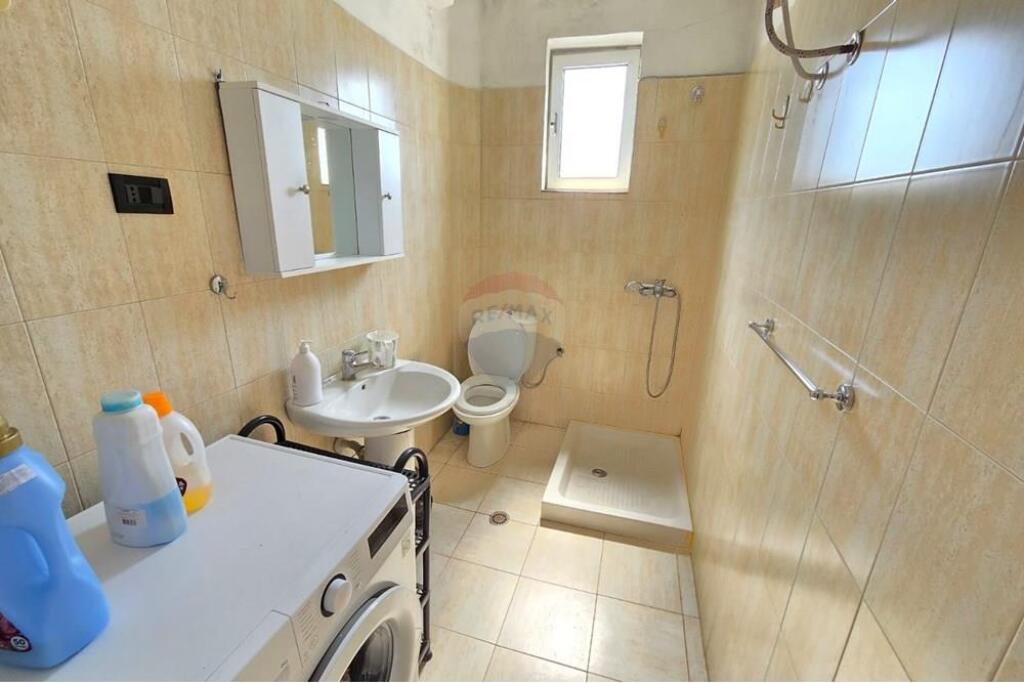 Apartament 1+1 për qira pranë Kafe Flores, Qendër