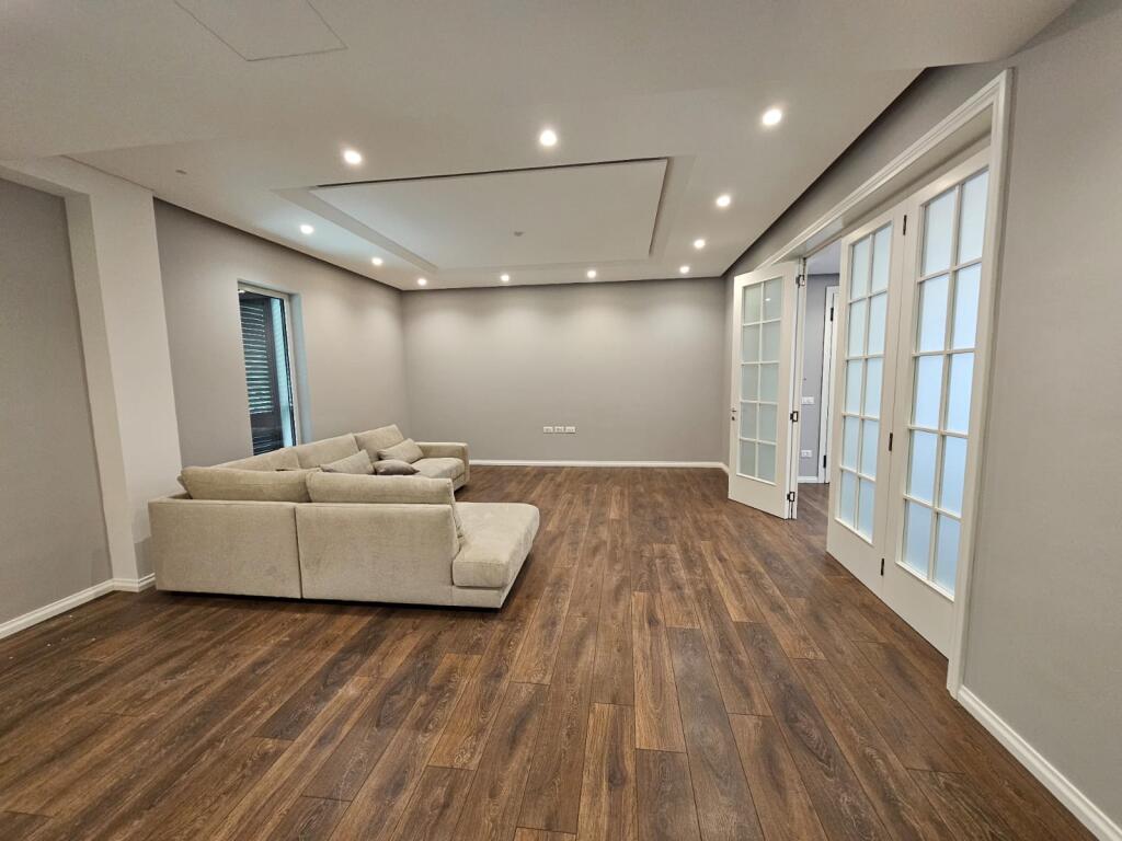 Viene offerta in affitto una villa nella residenza AKACIA HILLS vicino a Teg.