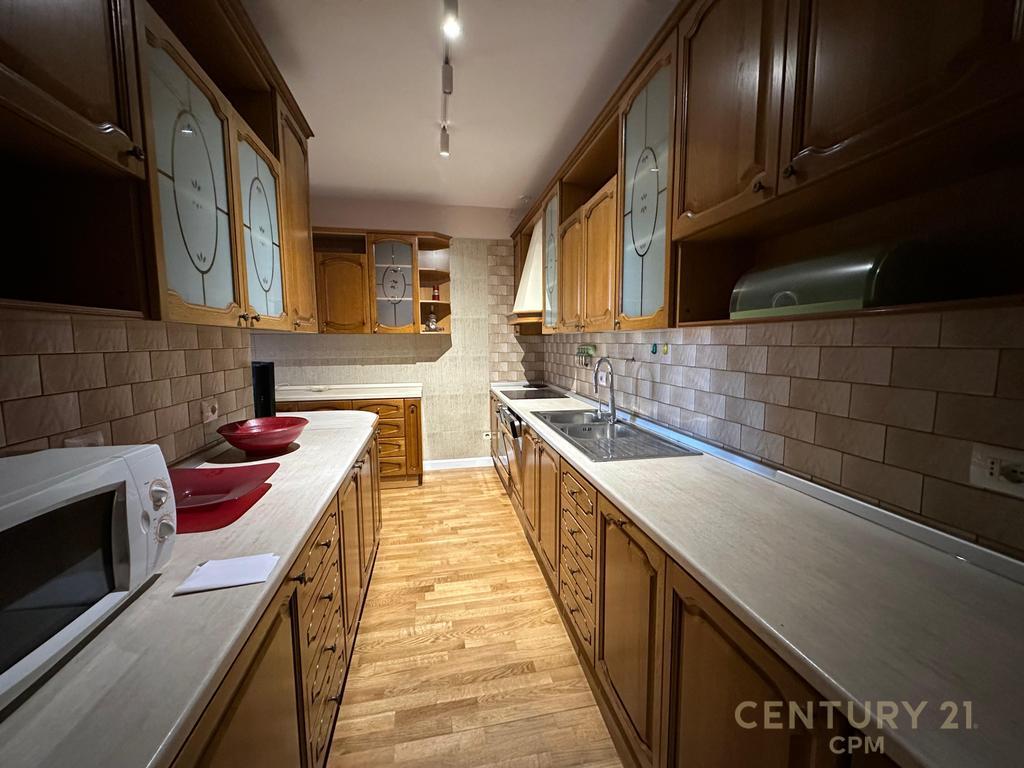 Tek Shallvaret Shesim Apartament 3+1+2!
