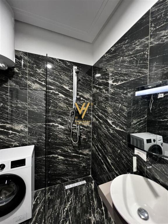 JEPET APARTAMENT 2+1+BLK ME QERA TE PAZARI I RI 1.000 EURO