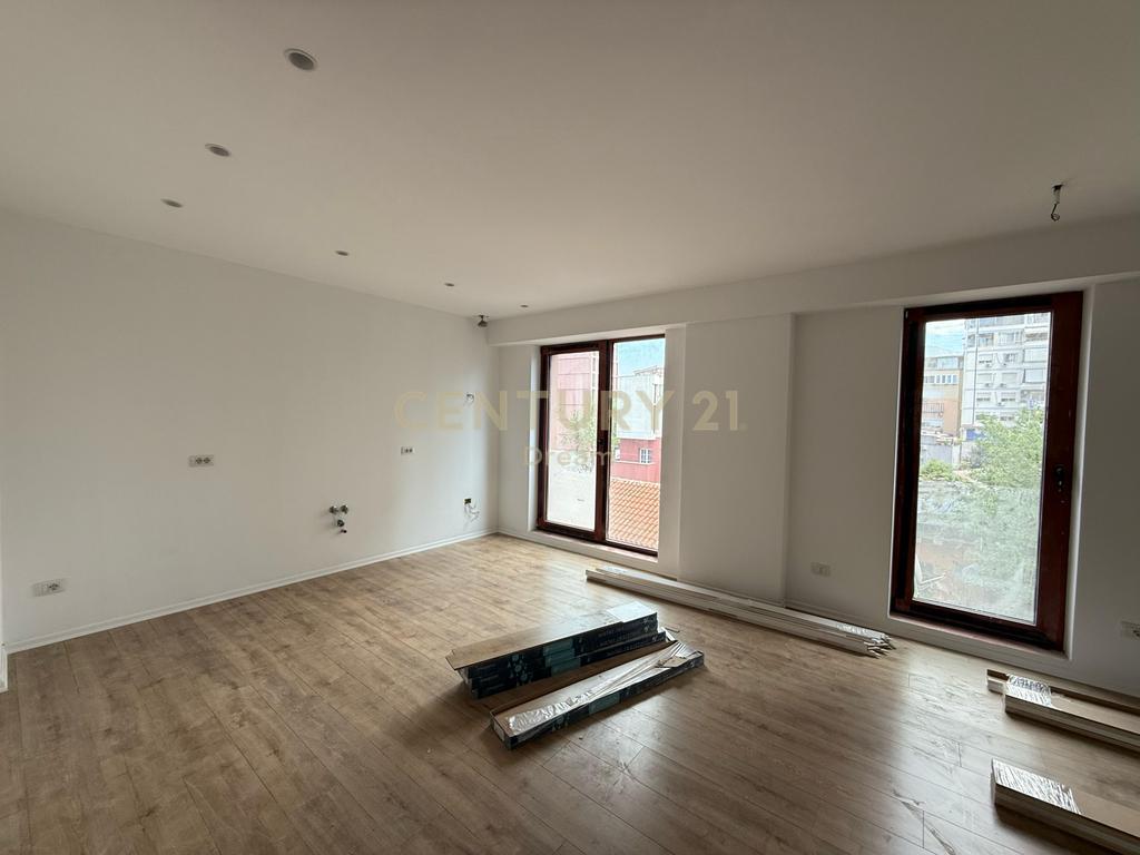 OFFICE SPACE FOR RENT – KAVAJËS STREET, ONLY 3 MINUTES FROM THE CENTER!