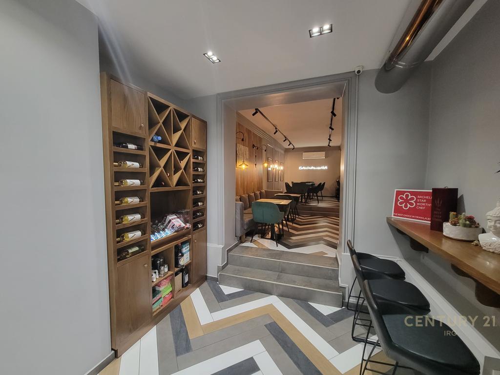 NEGOZIO IN VENDITA SUL LATO DI MYSLYM SHYRIT ROAD!