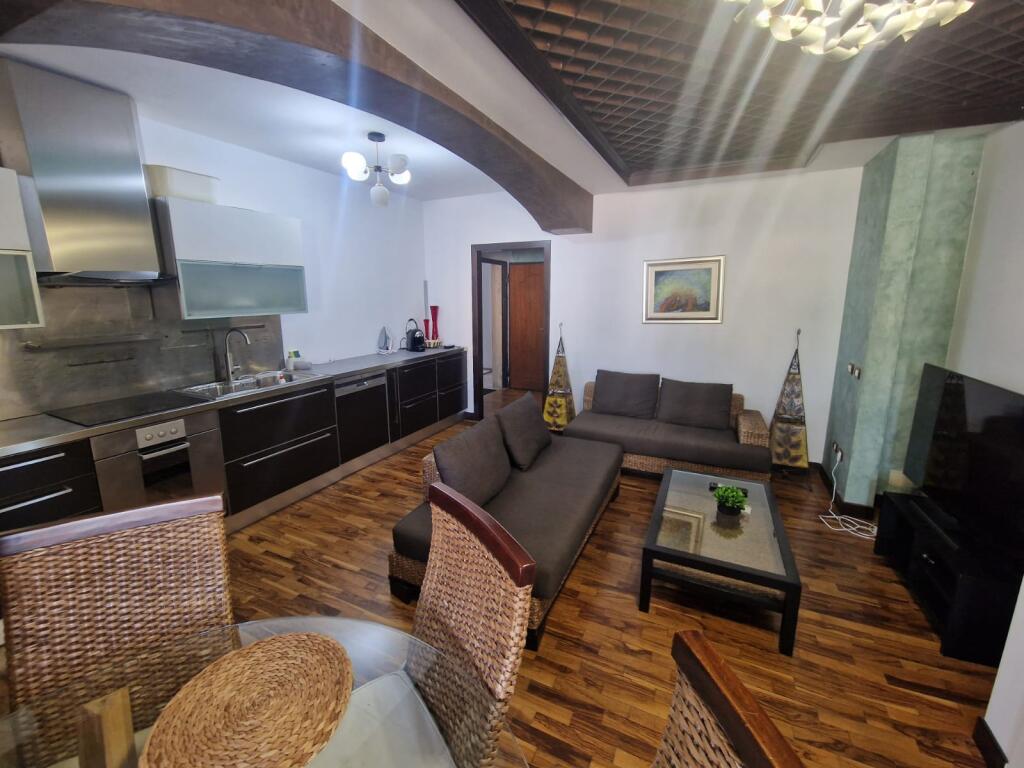 Shitet apartament 2+1 ne rrugen "Abdyl Frasheri" prane Sheshit Willson