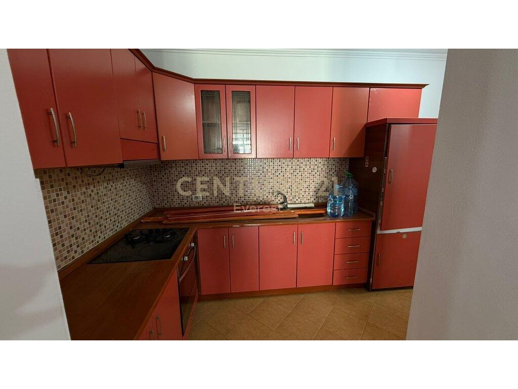 🏡 Shitet Apartament 2+1 në Yzberish, Tiranë