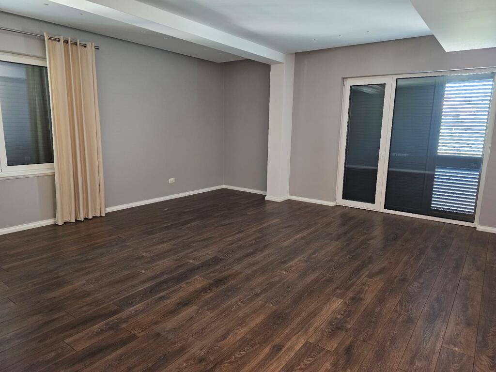 Viene offerta in affitto una villa nella residenza AKACIA HILLS vicino a Teg.