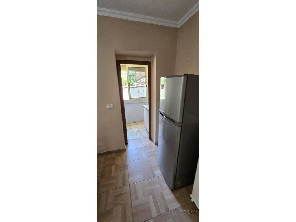 SHITET APARTAMENT 2+1+2 PRANË RRUGËS FORTUZI – LOKACION STRATEGJIK!
