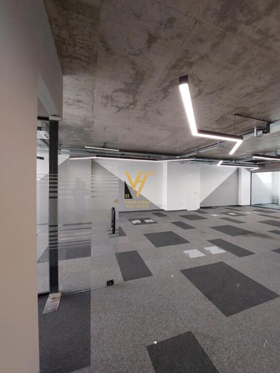 JEPET ZYRE 370M2 ME QERA TE RRUGA E KOSOVARVE 6.600 EURO