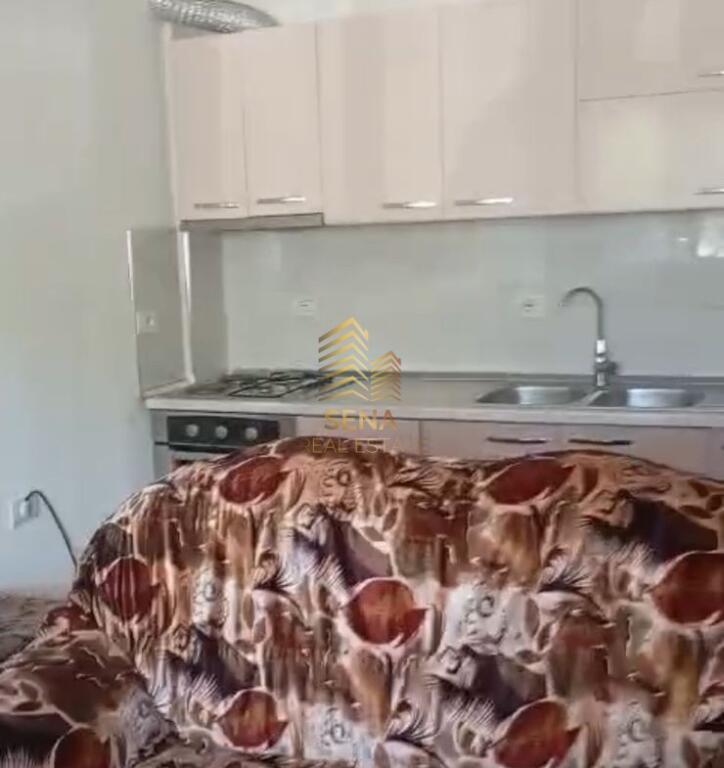 Rent, Private entrance, 2+1 Shkozë, 300 Euro/month