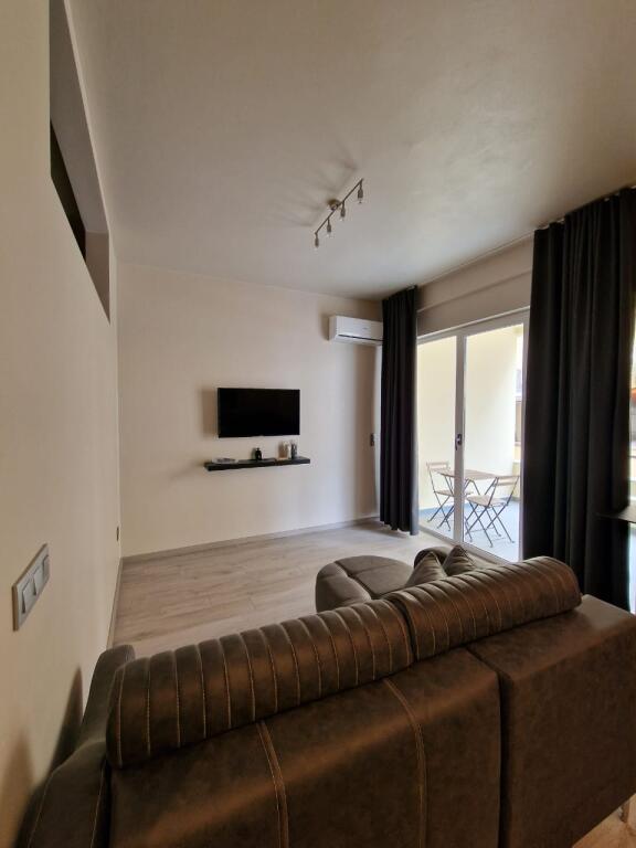 APARTAMENT 1+1 ME QIRA TE KOPSHTI ZOOLOGJIK, TIRANE