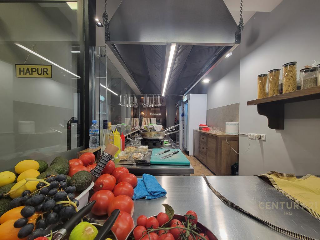 NEGOZIO IN VENDITA SUL LATO DI MYSLYM SHYRIT ROAD!
