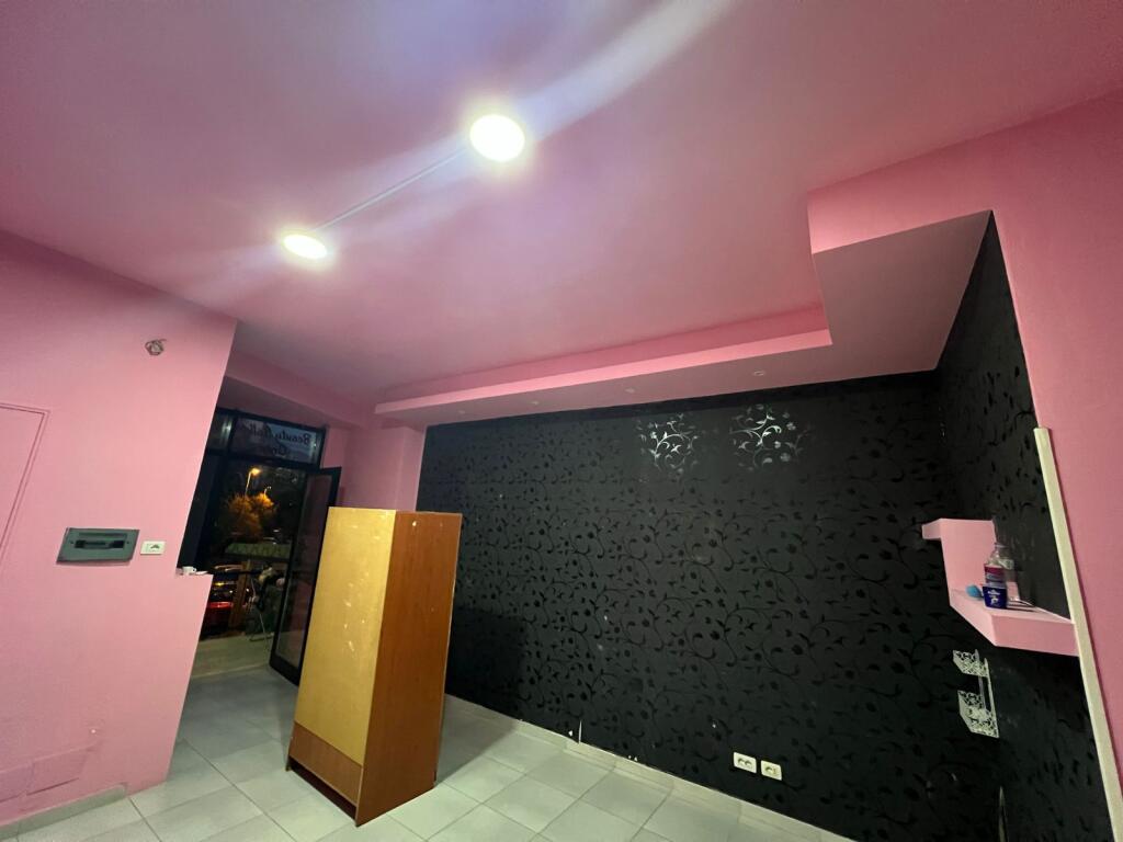 SHOP FOR RENT 40 M2 BRRYL 400 EURO
